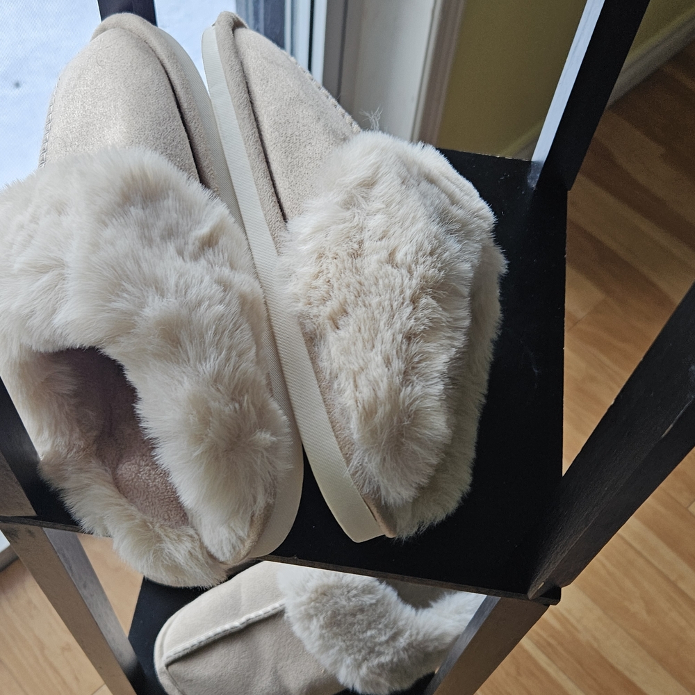 Cozy Cream Fur Women's Slippers